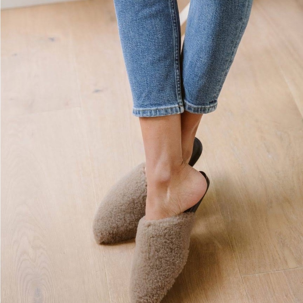 Jenni Kayne Shearling Mule in Taupe Pointed Toe Slip On Flat EU38
